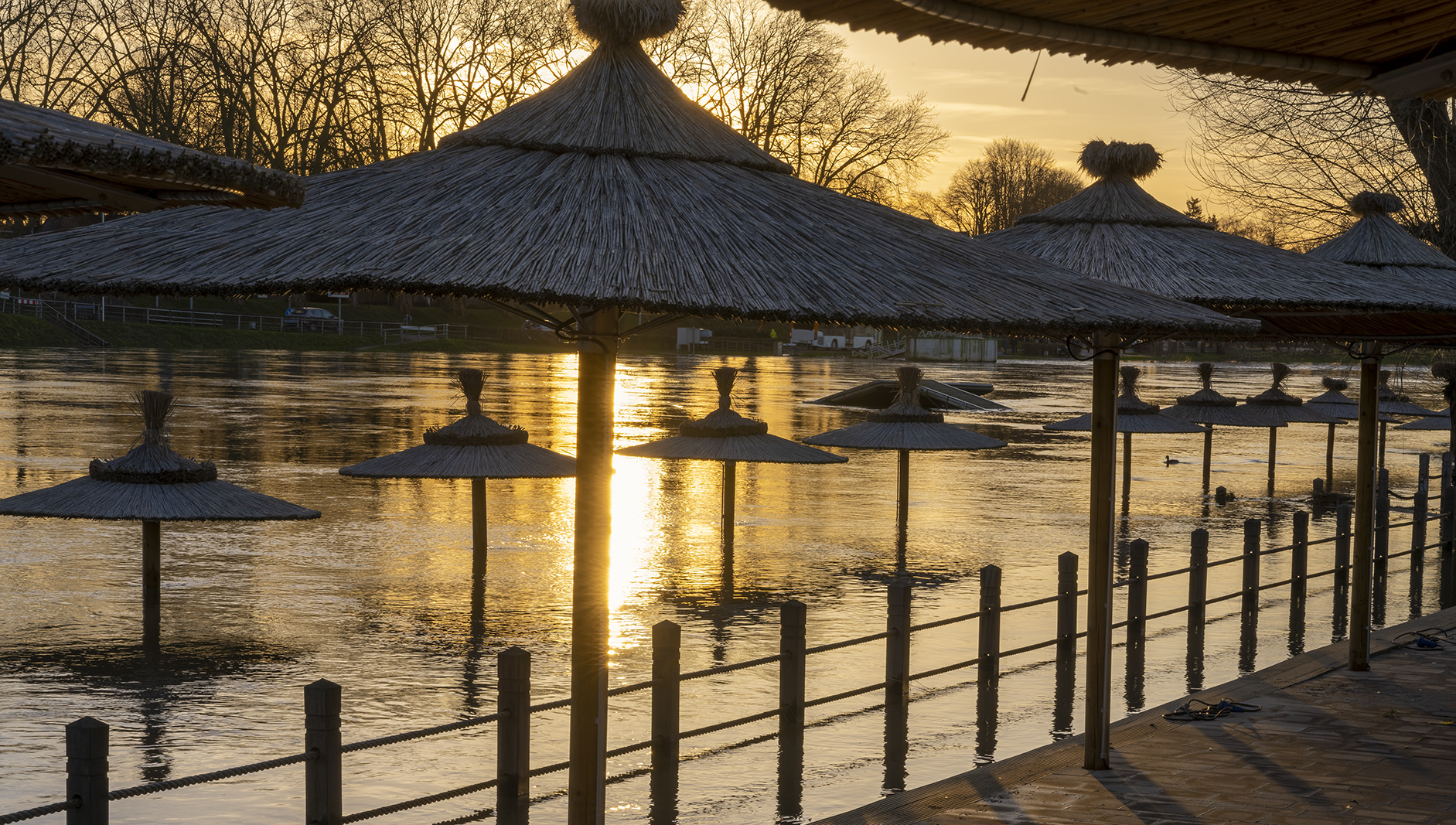 5564TZ Rinteln Strandbar Sonnenuntergang