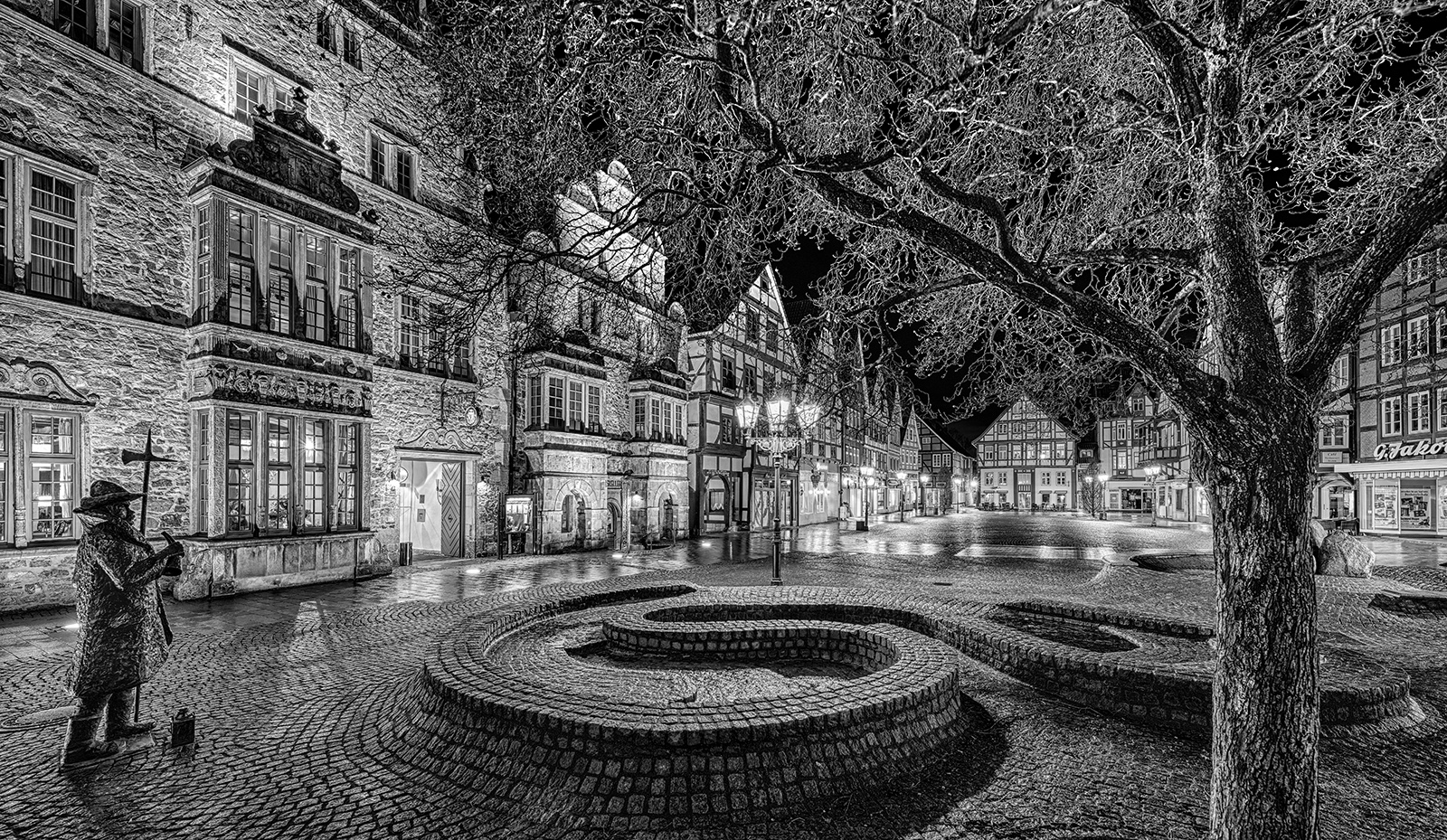 5698S-5706S Marktplatz Rinteln Nacht Schwarz-Weiss