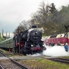 58 1111-2 und U-Boote am Bahnhof Lobenstein 