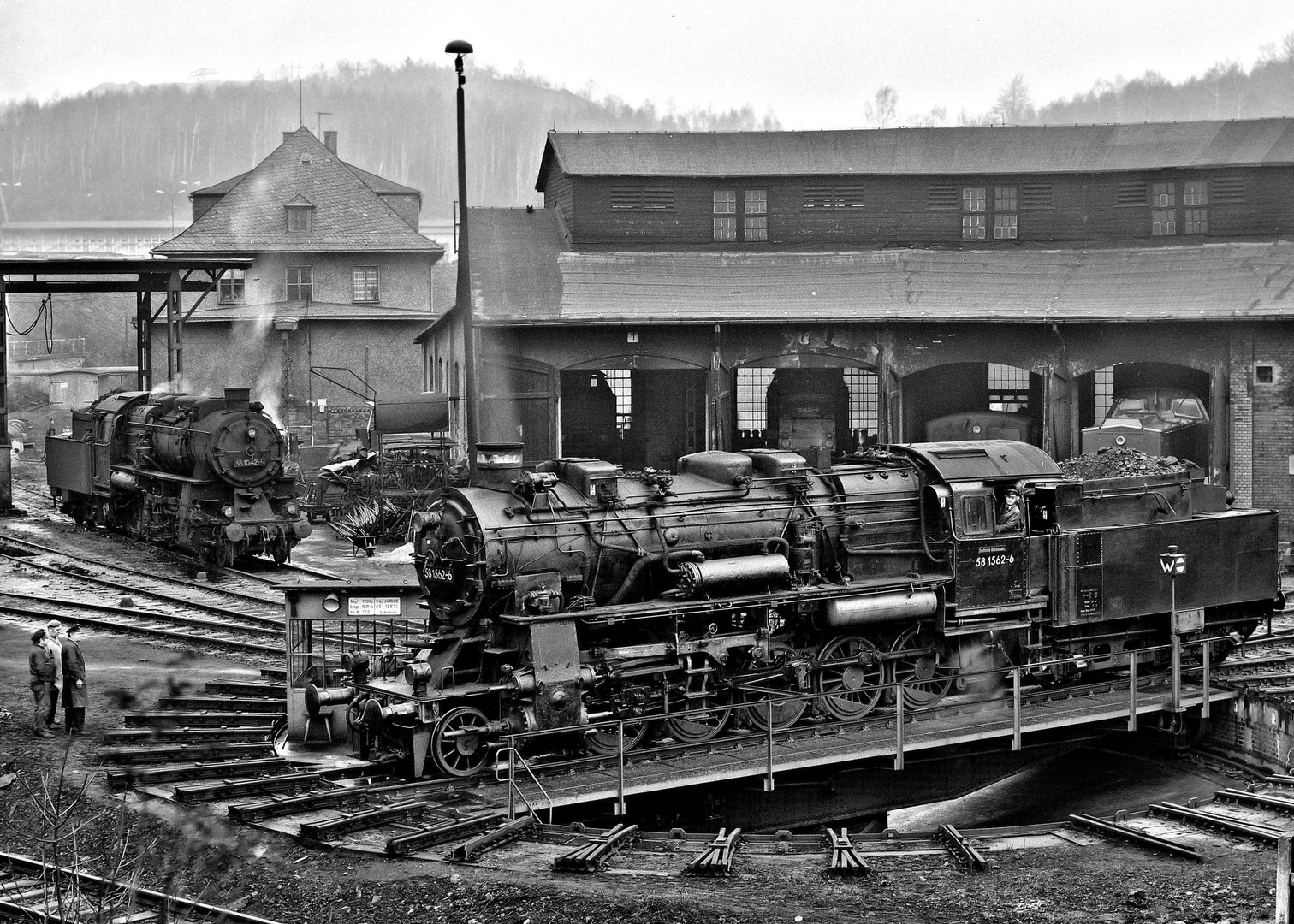 58 1562 und 581042, Aue im April 1975