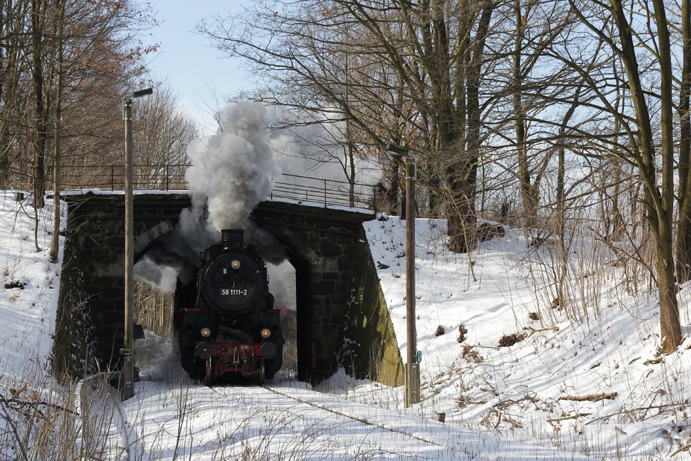 58 311 in der Ausfahrt von Ebersbach