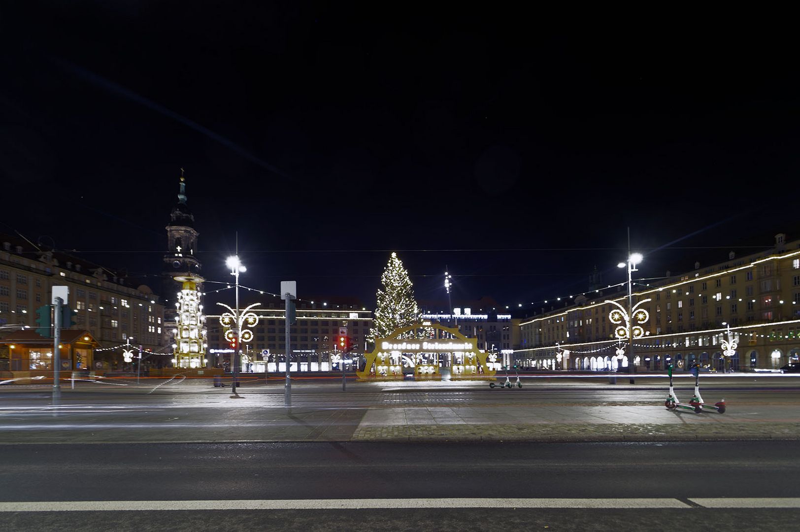 586. Striezelmarkt Dresden