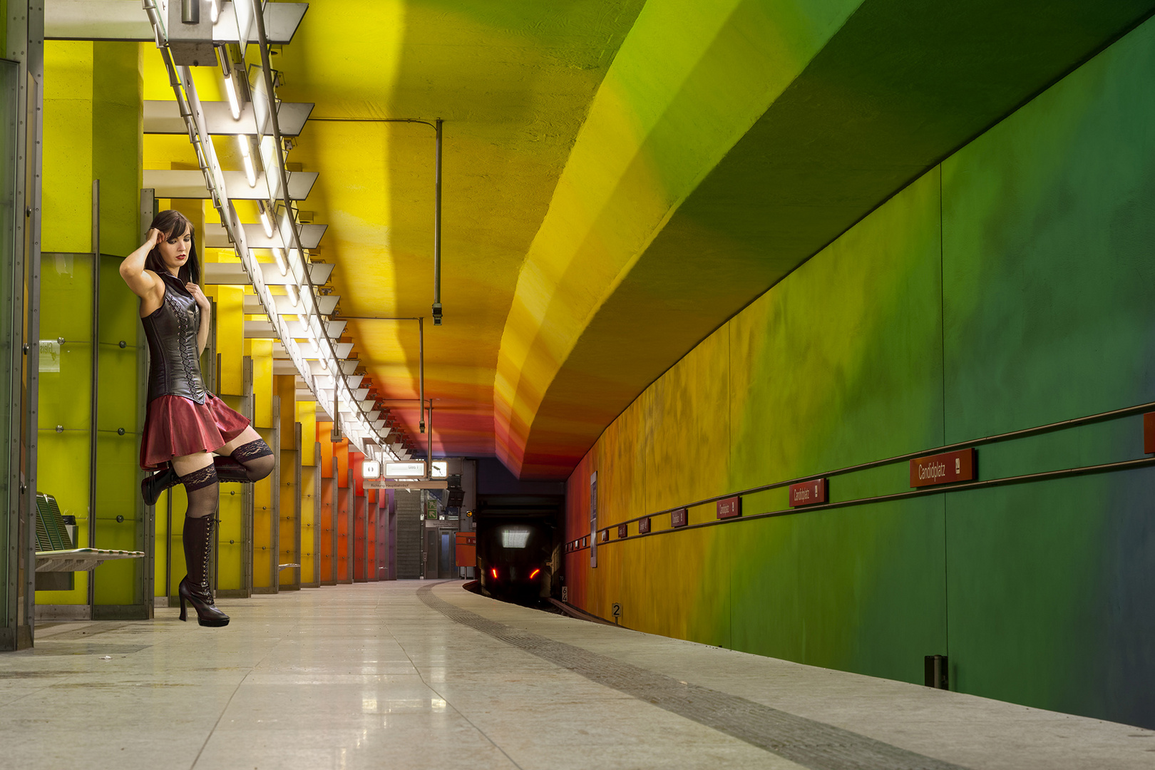 5881C Sarah in der U-Bahn München