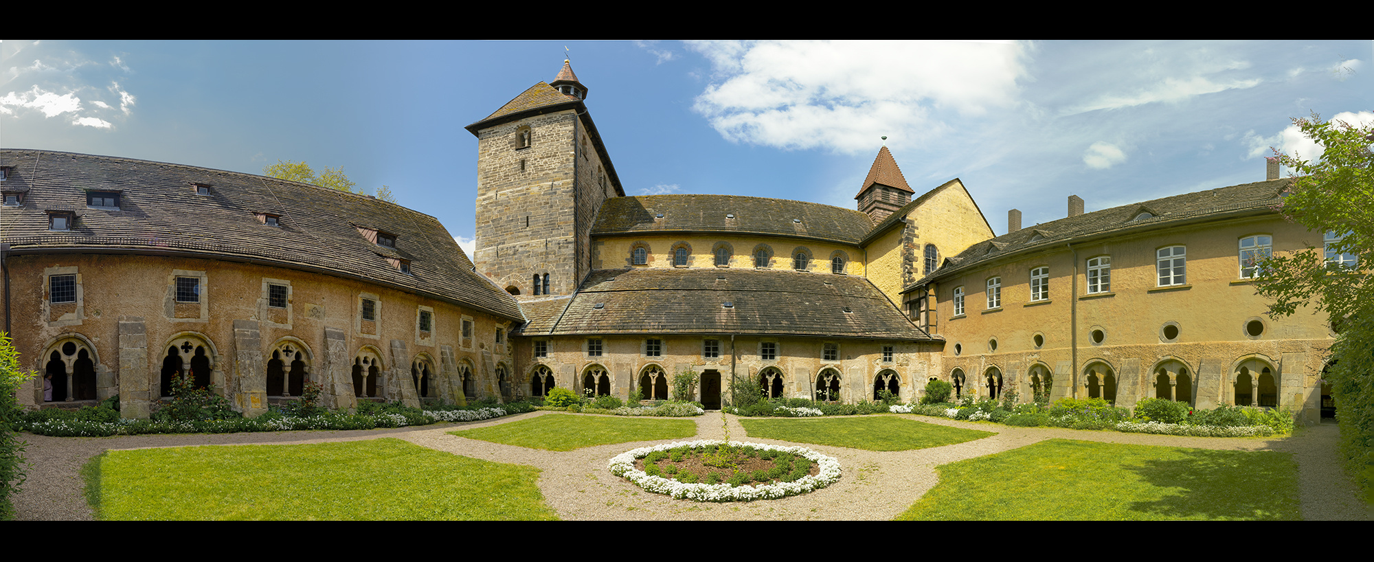 5937T-40T Stift Fischbeck Innenhof Kreuzgang Panorama