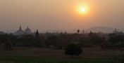 Coucher de soleil sur Bagan by Thetitus 