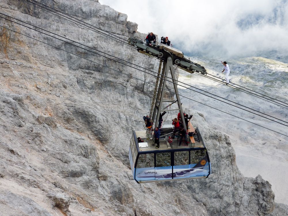 Seilbahn und luftige Höhe von Barbara Esser