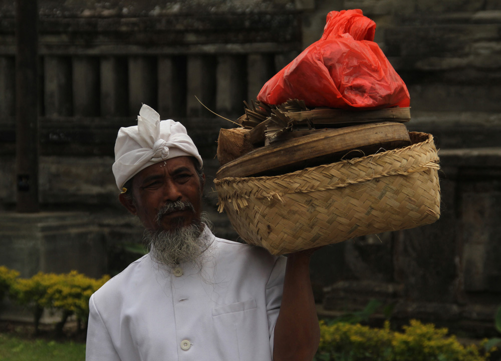 5.Moments of Indonesia:After donation