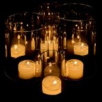 6 Kerzen erzeugen jede Menge Spiegelungen, ein spezielles Glas verstärkt das ganze.