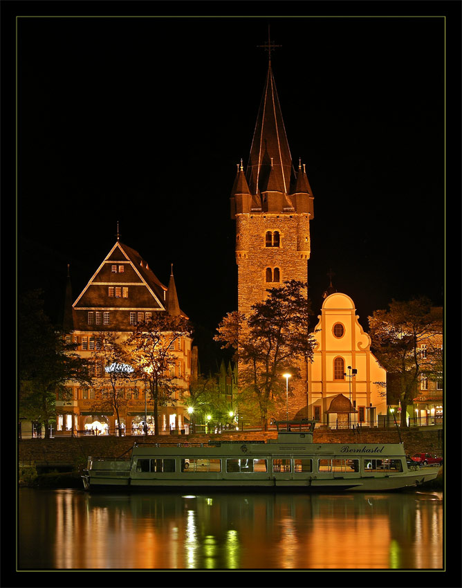 600 Jahre alter Kirchturm am Abend