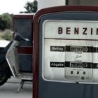 60er Jahre Tankstelle mit Heinkel Tourist