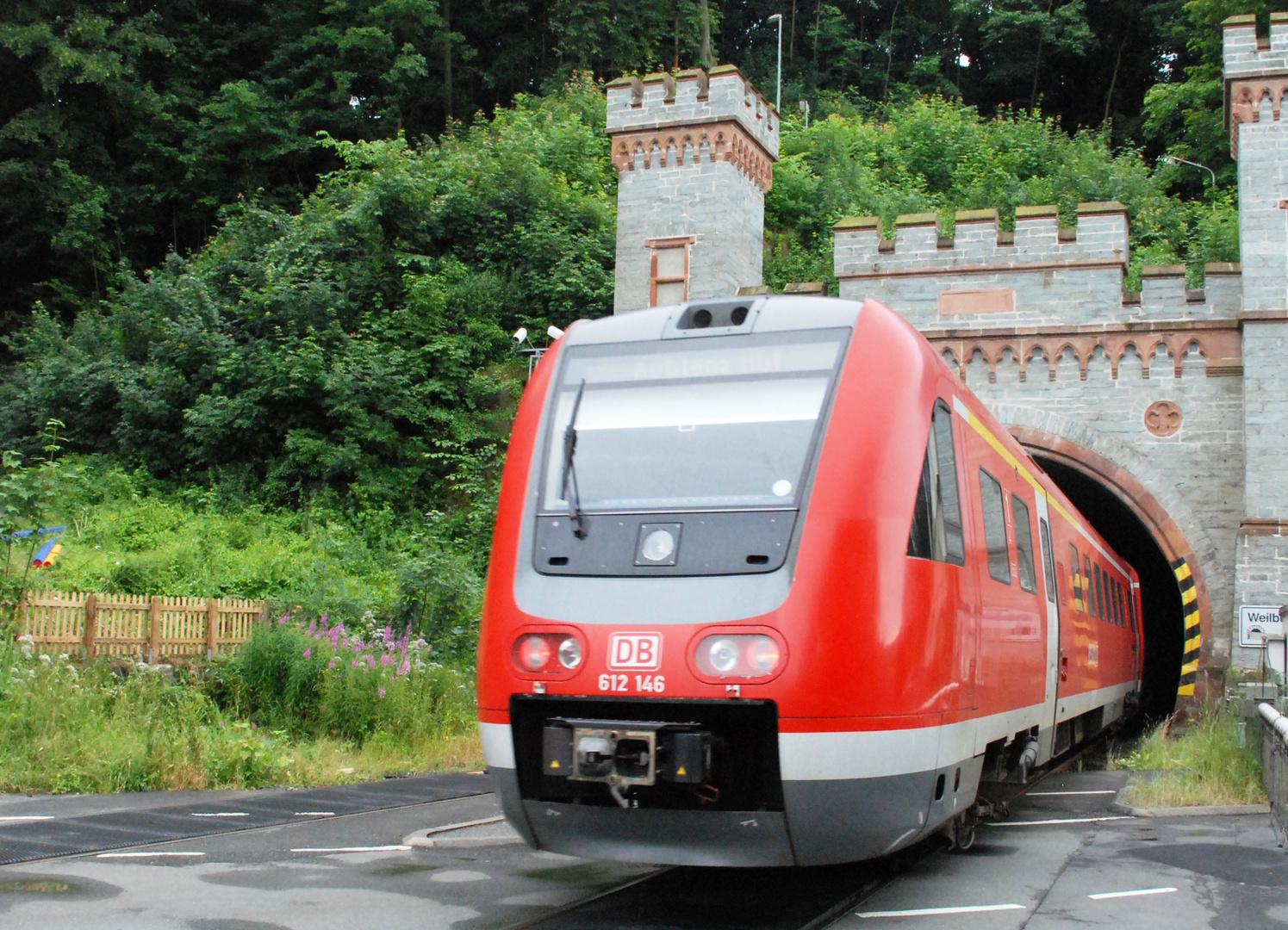 612 bei der Einfahrt in den Tunnel  Weilburg/Hessen