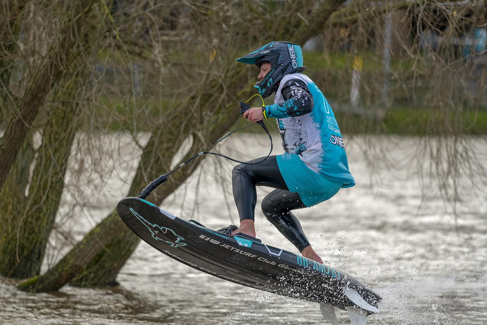 6168S Jetsurf auf der Weser bei HOchwasser  zwischen den überfluteten Weiden