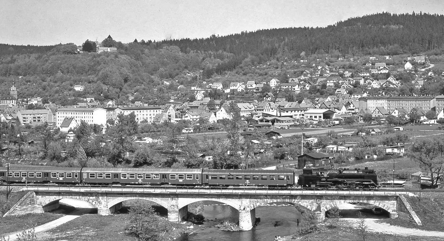 62 015 auf Werrabrücke Wasungen