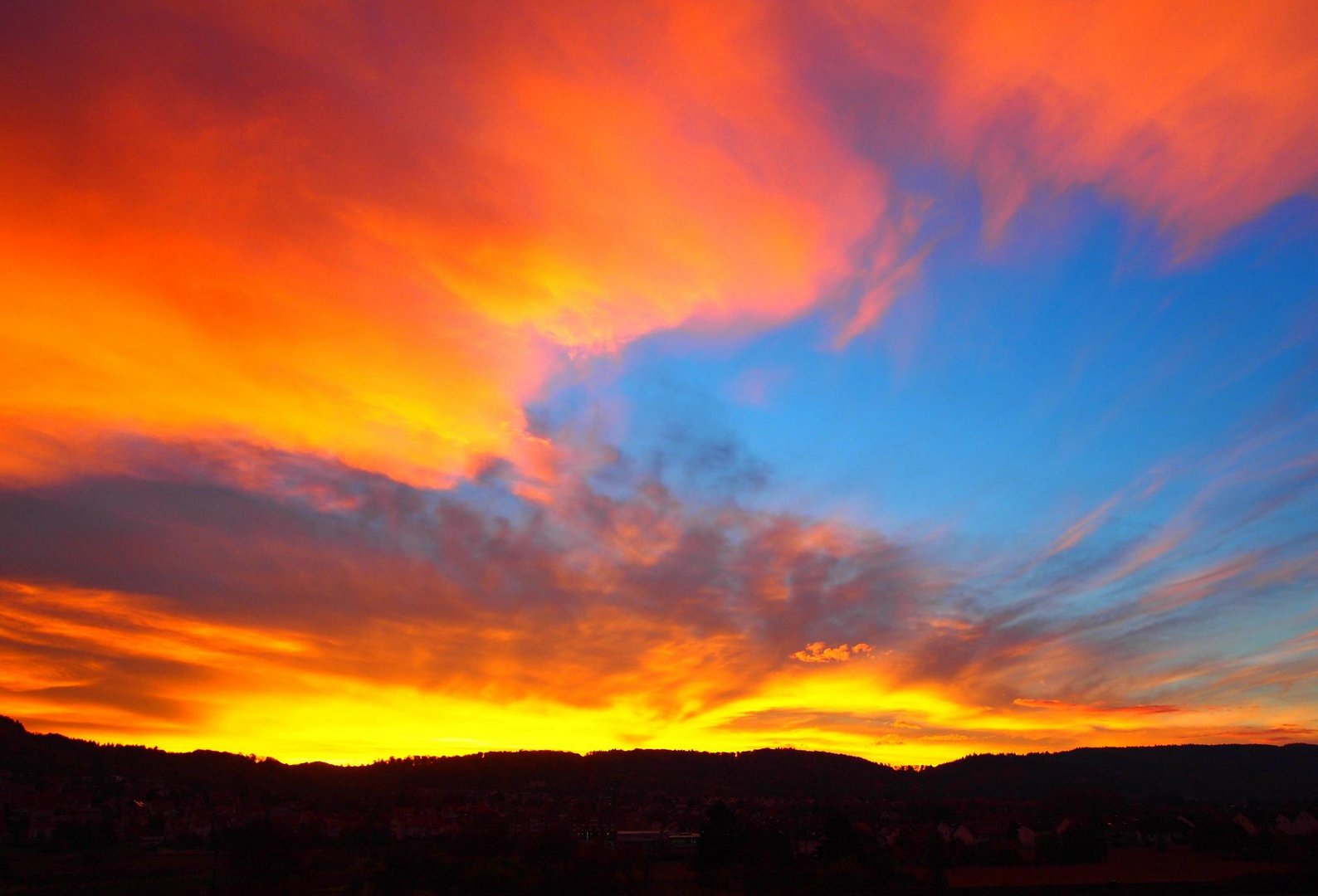 6.30 Uhr: ...Sonnenaufgang an der Bergstrasse im Herbst