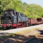 64 419 wartet im Bahnhof auf grün