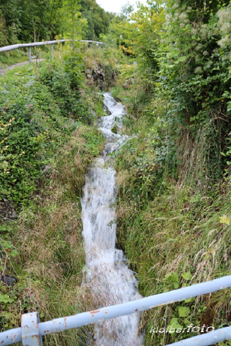 (640) kleiner wasserfall 