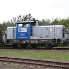 650 101 fährt vor einem Zaun