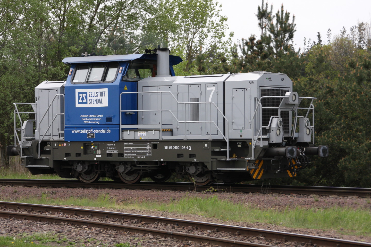 650 106 fährt auf Schienen