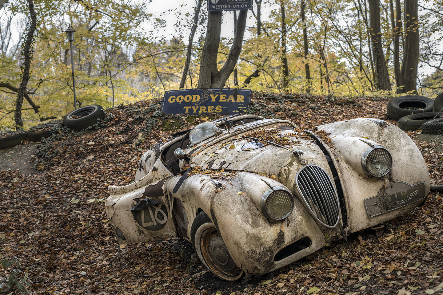 6589R Autofriedhof Neandertal Jaguar