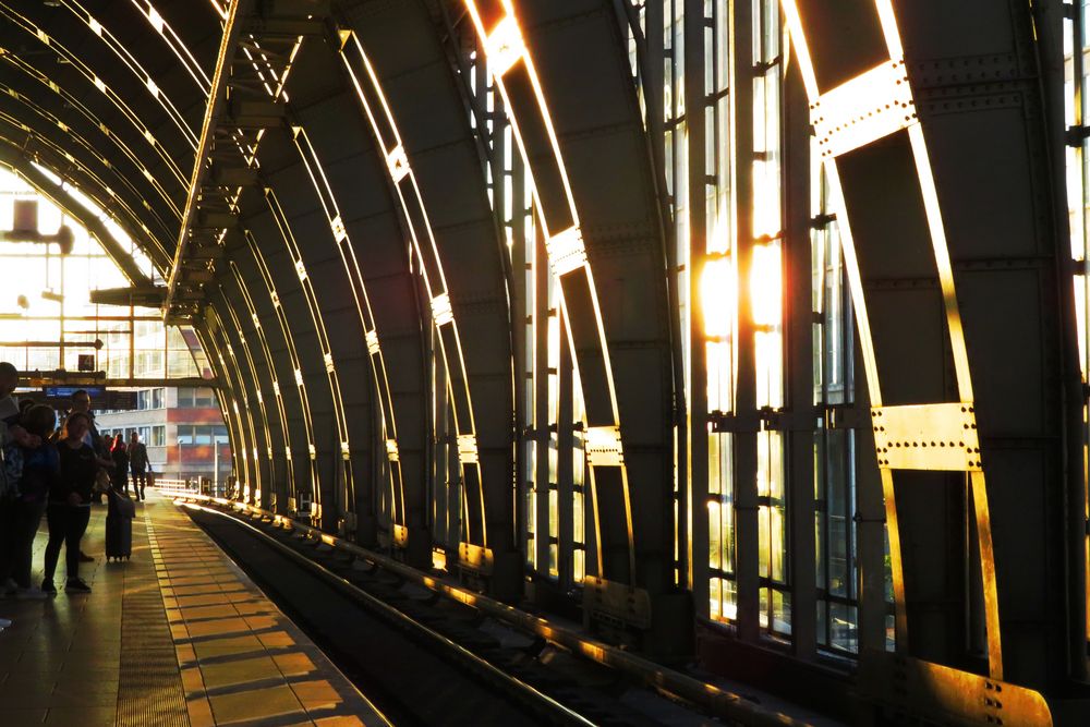 Bahnhof Alexanderplatz in der Abendsonne de maerwit