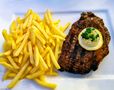 Rumpsteak mit Pommes Frites 1 von Thomas Leib