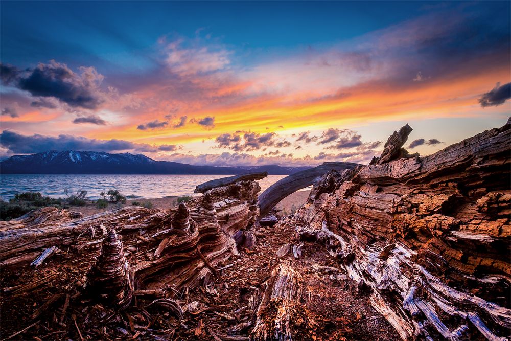 Beautiful sunset at Lake Tahoe (CA) von Thorin86