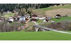 Uors mit Brücke nach Surcasti von Ruedi Senn