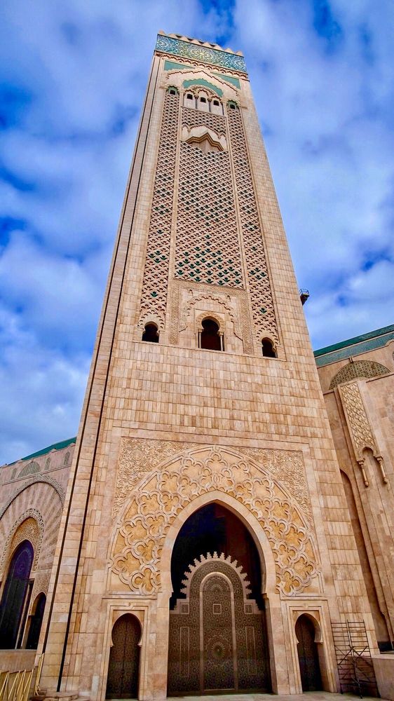 Minarett der Hassan II Moschee in Casablanca von J.Borodjanski