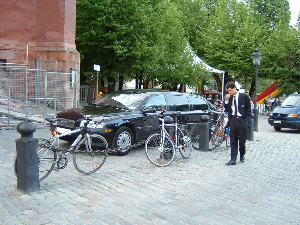 Hm, Auto oder Fahrrad? Was nehme ich heute? von Christiane Lemke 