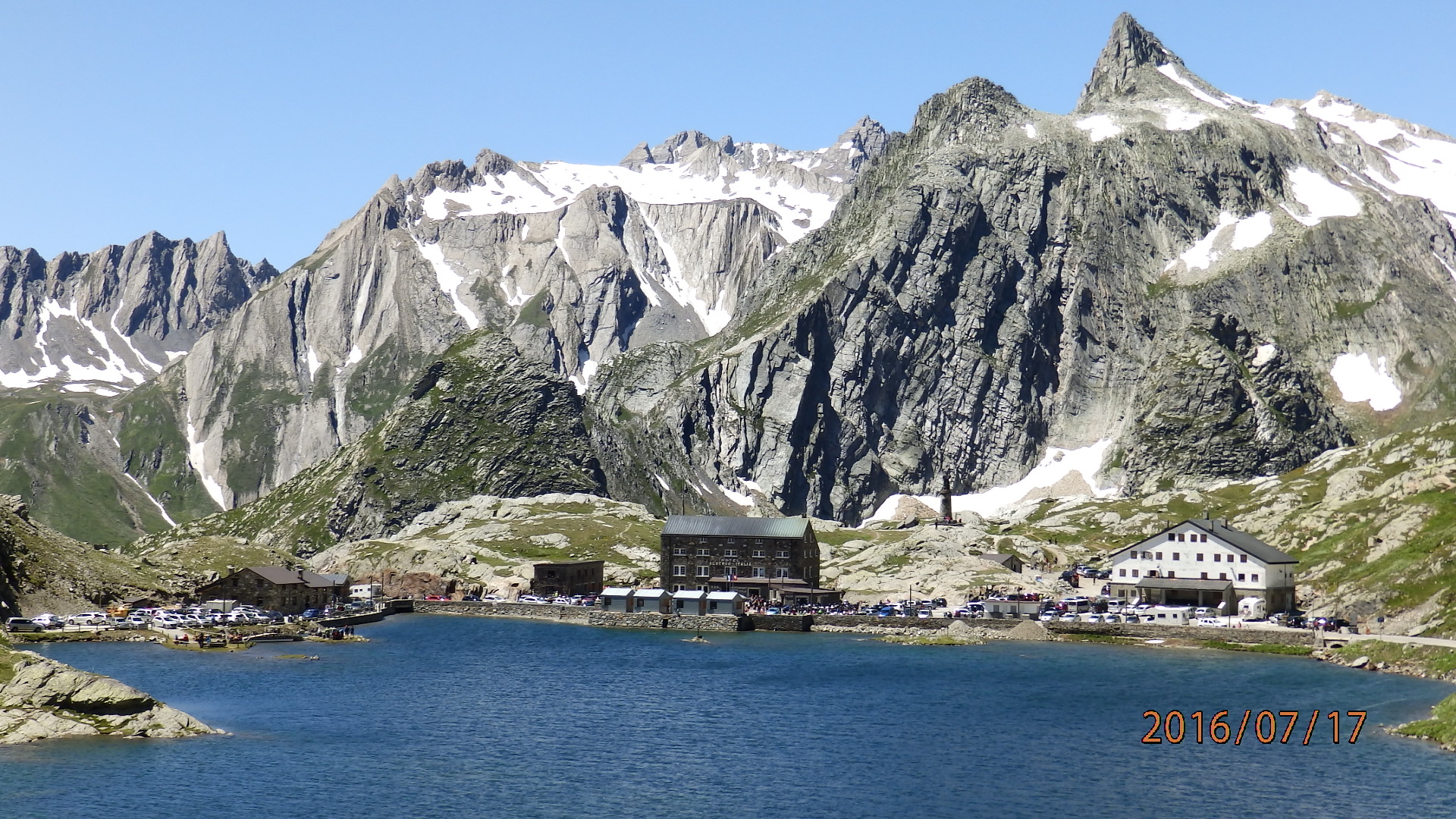 #7 Blick auf See vom Bernhardinerkloster in den Alpen