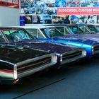 7 Dodge Charger in einer Reihe