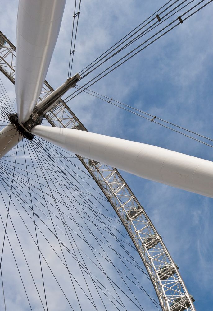 70 - Blue London sky / The Eye