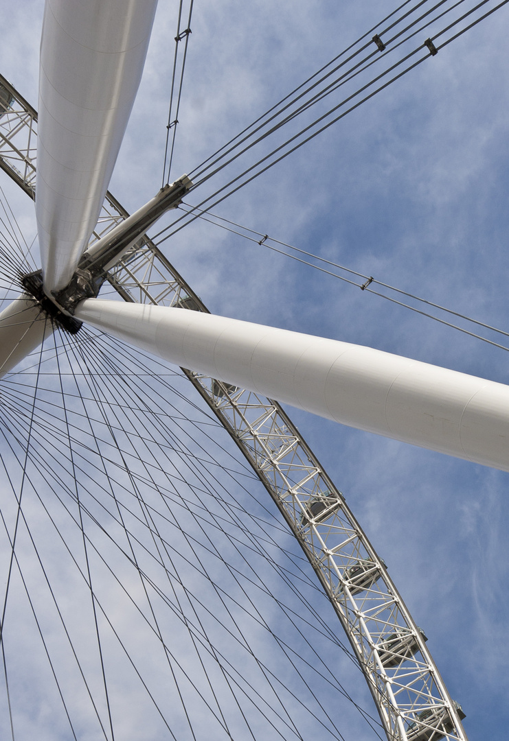 70 - Blue London sky / The Eye