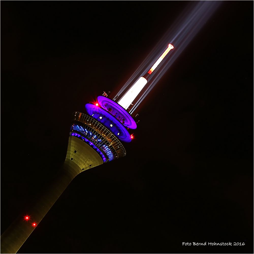 70 jahre NRW am Rheinturm in Düsseldorf ... 