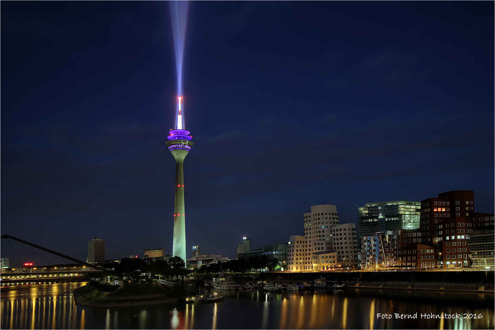 70 Jahre NRW am Rheinturm in Düsseldorf ... 