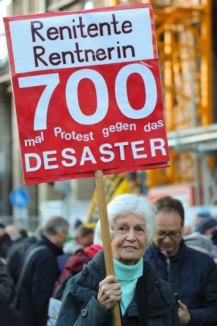 700. Montagsdemonstration gegen Stuttgart 21