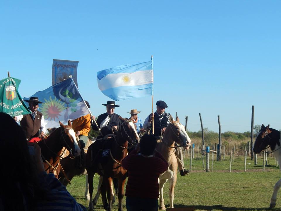 7.000 km a caballo llevando solidaridad , cultura y tradicion