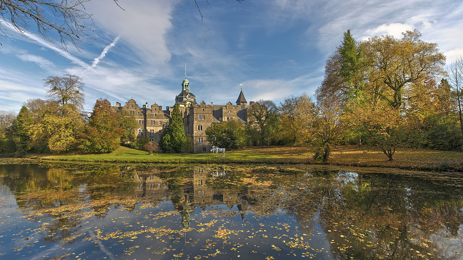 7066M Herbstpanorama Schloss Bückeburg mit Elch