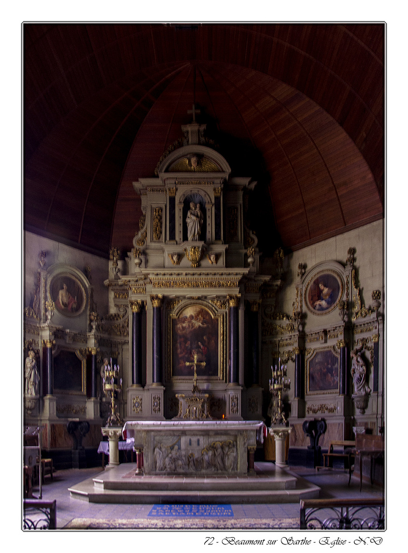 72 - Beaumont sur Sarthe - Intérieur de l'église