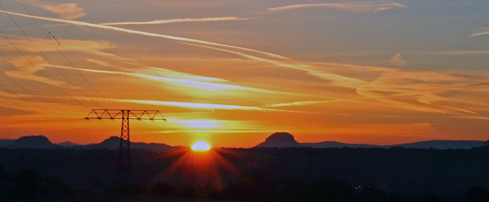 7.21 Uhr am 01.10.  2021 ist die Sonne vor den Gipfeln ...