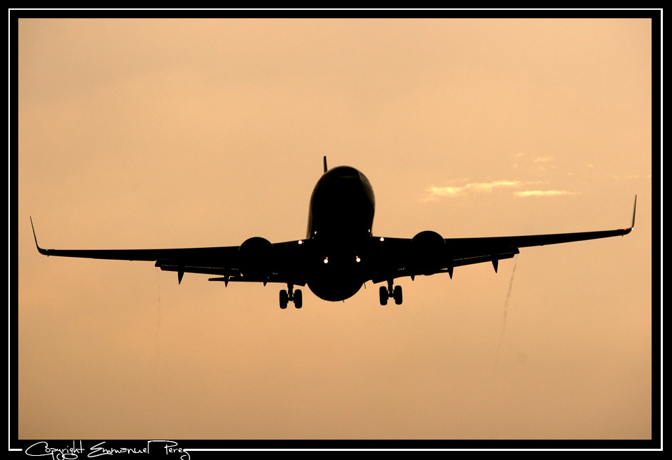 737-700 bei Sonnenuntergang