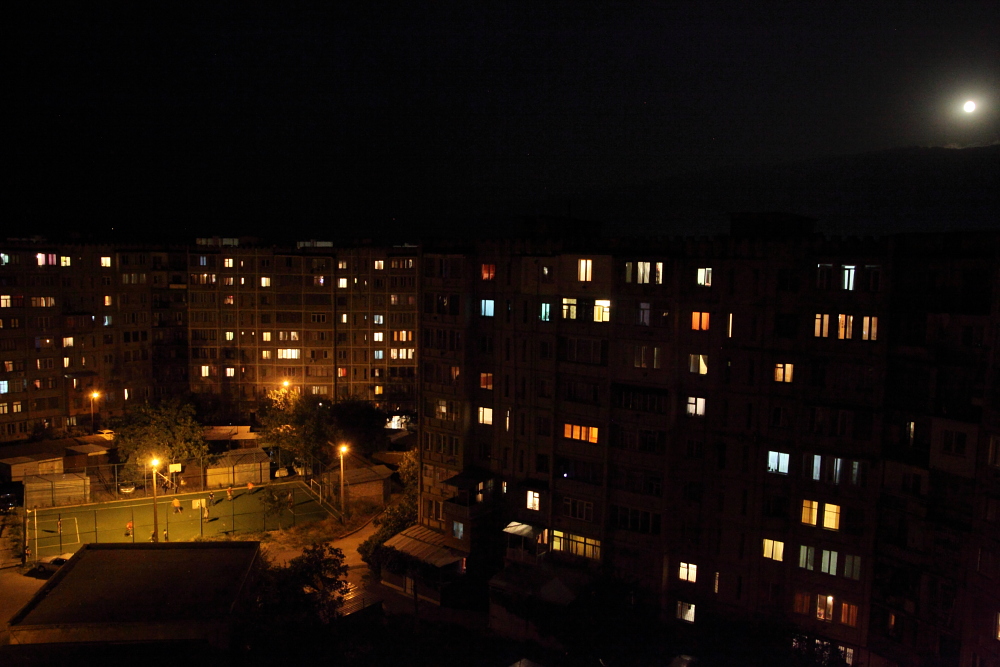 Bolzplatz mit Vollmond von Walter Seibold