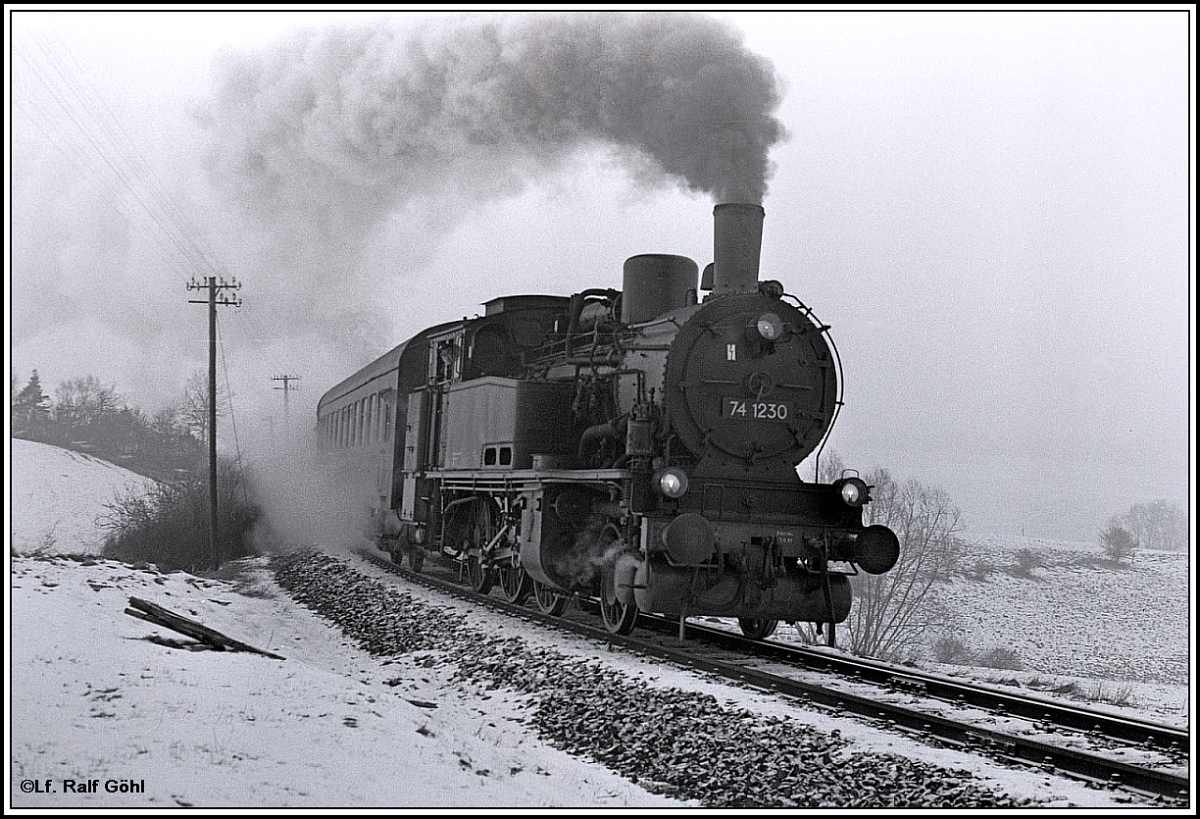 74 1230 in der Zwangsschiene vor Bechstedt- Trippstein