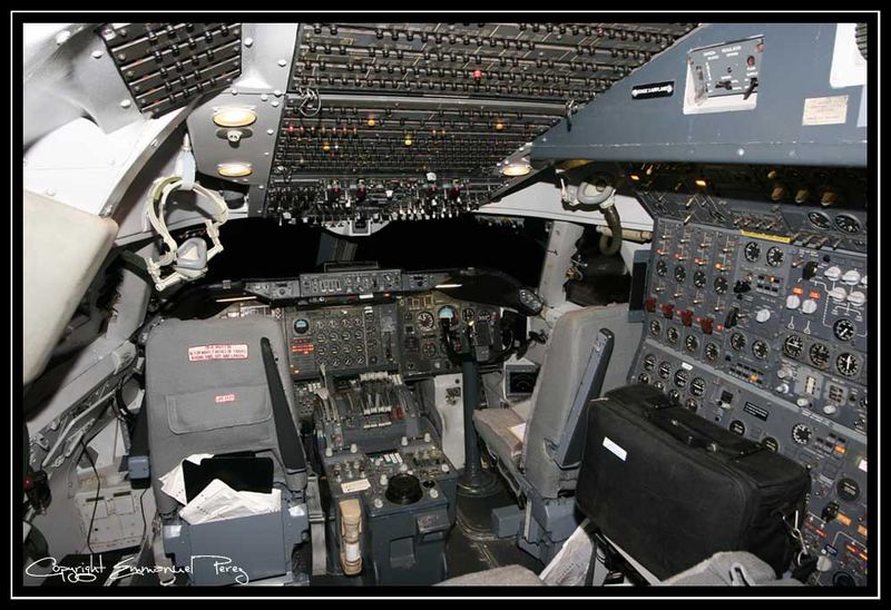 747-200 Jumbo-Jet Cockpit