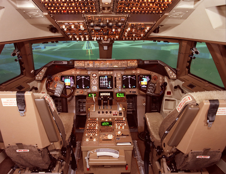 747-400 Simulator Cockpit