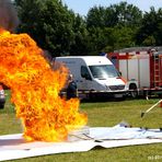 75 Jahre Freiw. Feuerwehr Feldhausen / Demonstration einer Fettexplosion