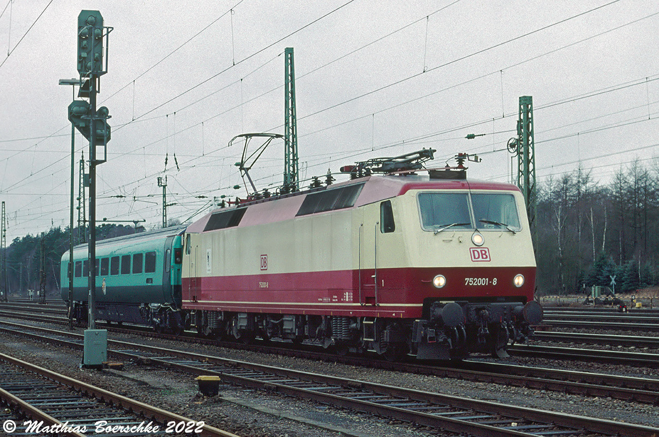 752 001-8