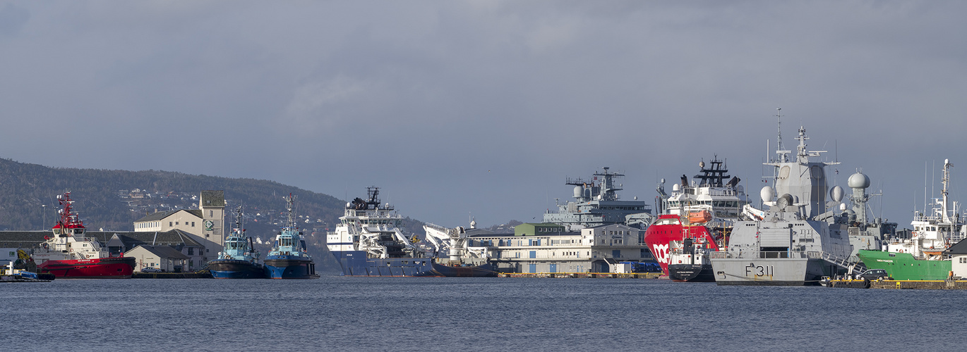 7598R Hafenansicht Bergen Norwegen Panorama