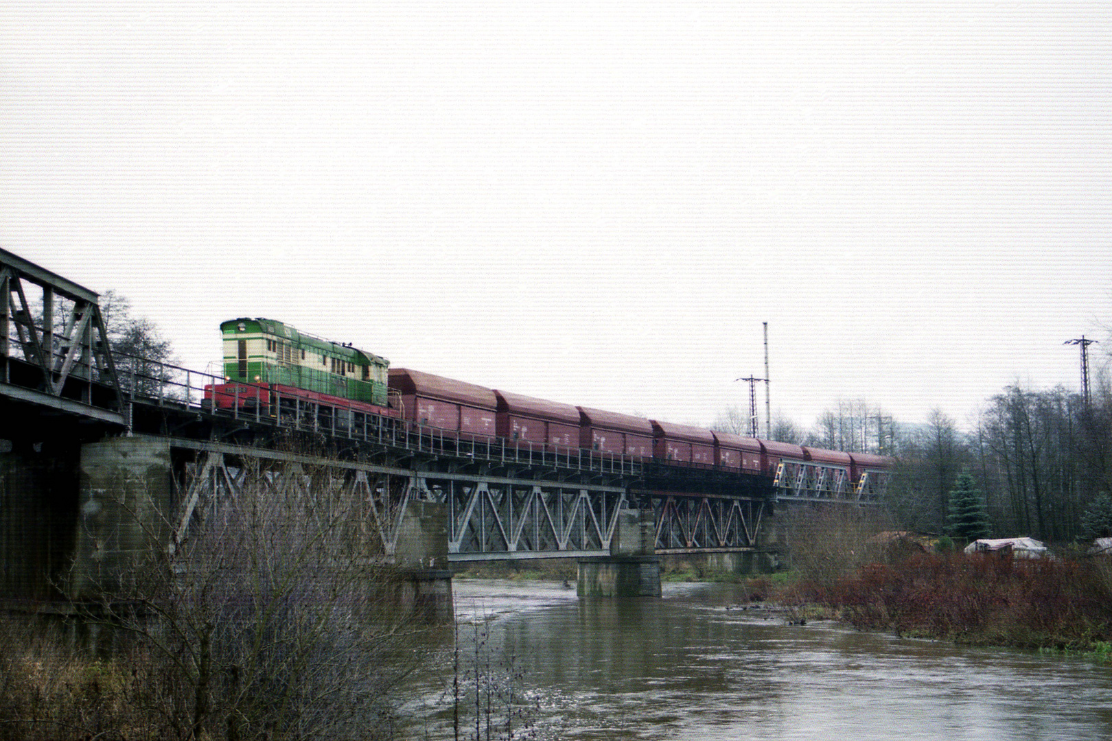 770 513 auf der Egerbrücke in Sokolov