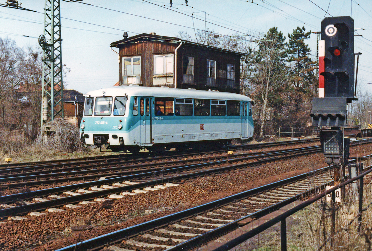 772 416-4 fährt am 28.03.2001 in Bhf. Gaschwitz ein.